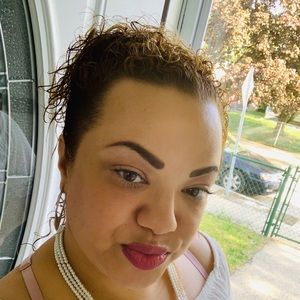 Meet your Posher, Aura